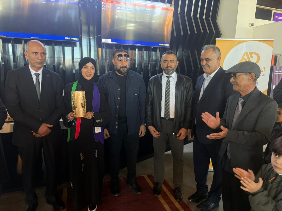 كلية الطب البشري تحتفي بتتويج نسرين أبولويفة قارئ العام في مسابقة أقرأ- إثراء